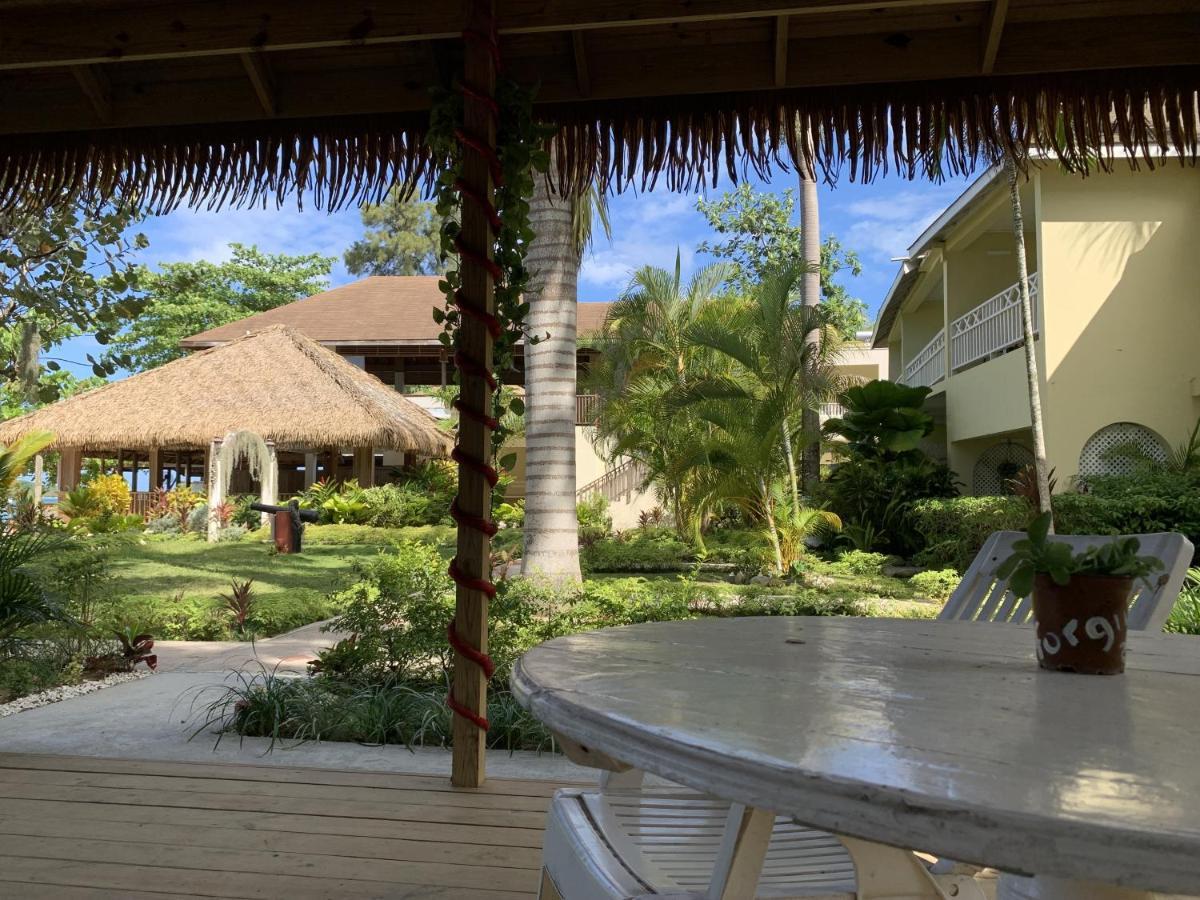 King Suite At Oceanview Resort In Jamaica - Enjoy 7 Miles Of White Sand Beach! Negril Bagian luar foto